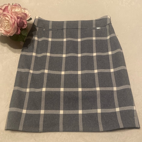 Tahari ASL Dresses & Skirts - TAHARI ARTHUR S. LEVINE Size 8 Lined Window Pane Pencil Skirt Gray & White